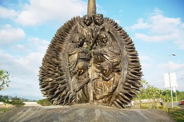 <multi>[fr]Sculpture de Durian[en]Durian Sculpture</multi>
